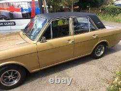 Ford Cortina Mk2 1600e   <br/>   	<br/>


Translation in French: Ford Cortina Mk2 1600e