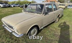 Ford Cortina Mk2 	<br/> 
  <br/>


Translation: Ford Cortina Mk2